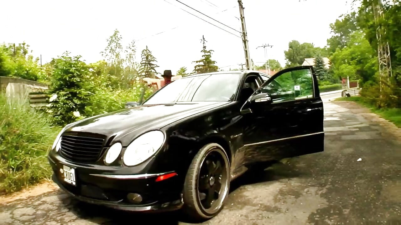 Üçlü çifte penetrasyon o azgın genç sürtüğü sikiyor!