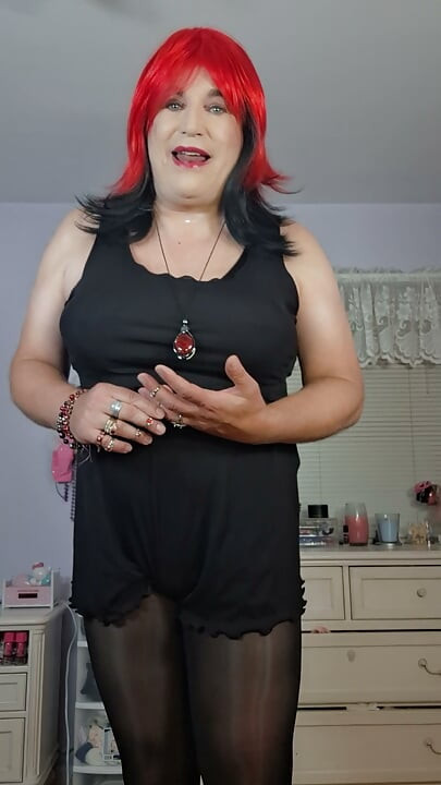 Going out in shiny black pantyhose!