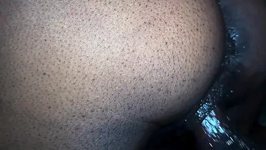 Üvey kız kardeş o yarağa binerken amcık sesi çıkarıyor
