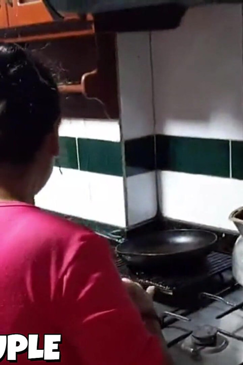 Bà Già Sừng Sỏ Bú Vòi Nước