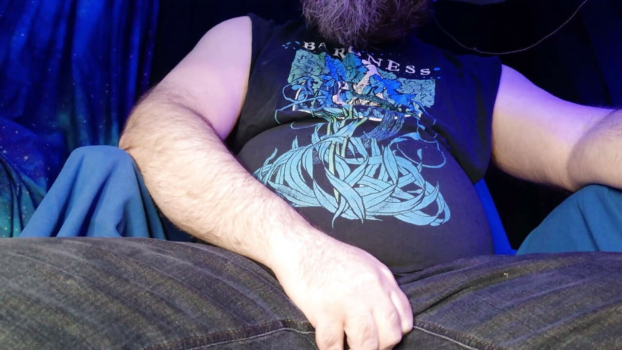 Reibe meinen schwanz durch meine jeans