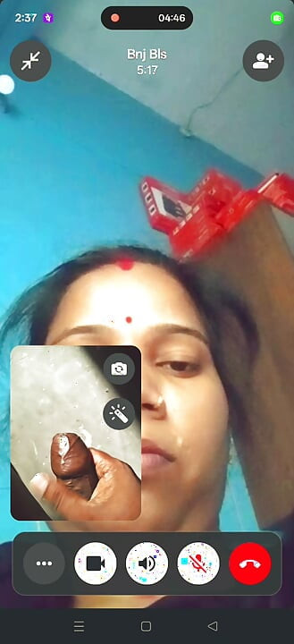 Mera boyfriend ne mujhe dekh ke muthi mara