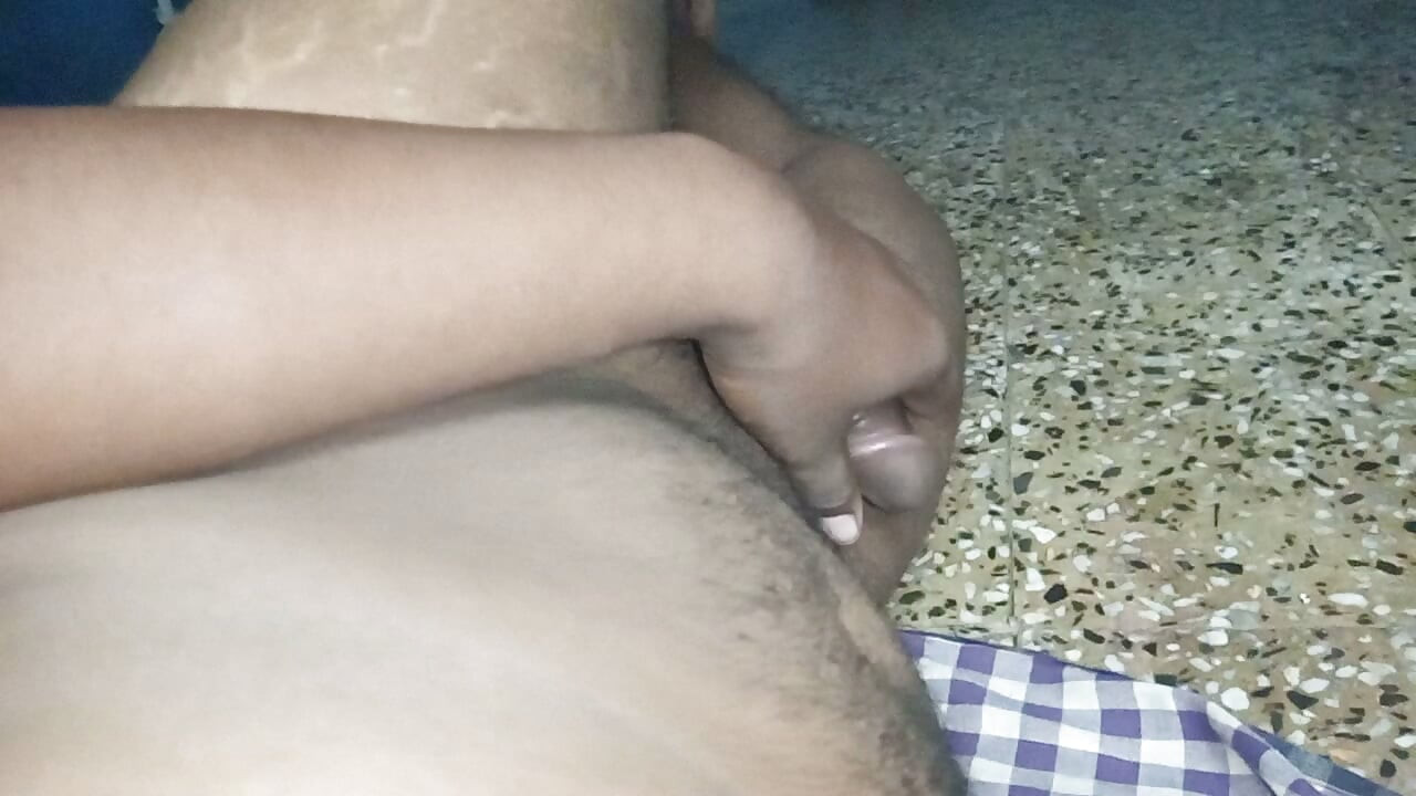 키스하는 입술로 마누라 보지를 빨고 있어