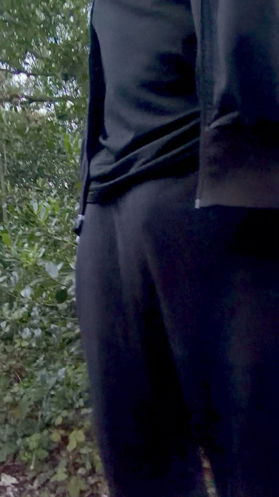 A venit sezonul, băieți. Sezonul pantalonilor de trening, mai exact.