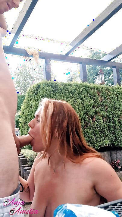 Verano de follada al aire libre interrumpido por vecinos!