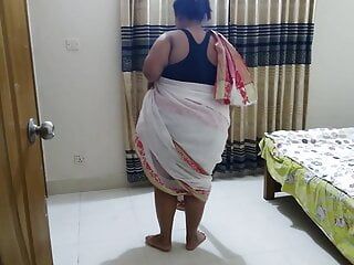 Indonesisches sexy Zimmermädchen vom Chef gefickt