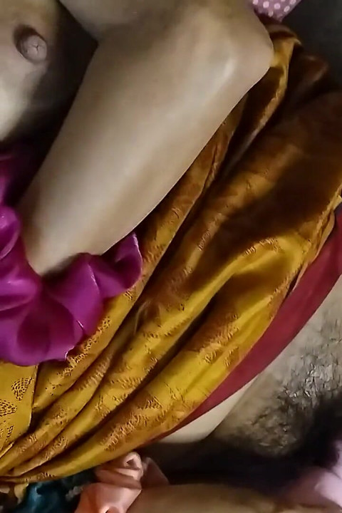 Bhabhi Inserted Sex Toy Into Pussy and Took Out Pussy Juice