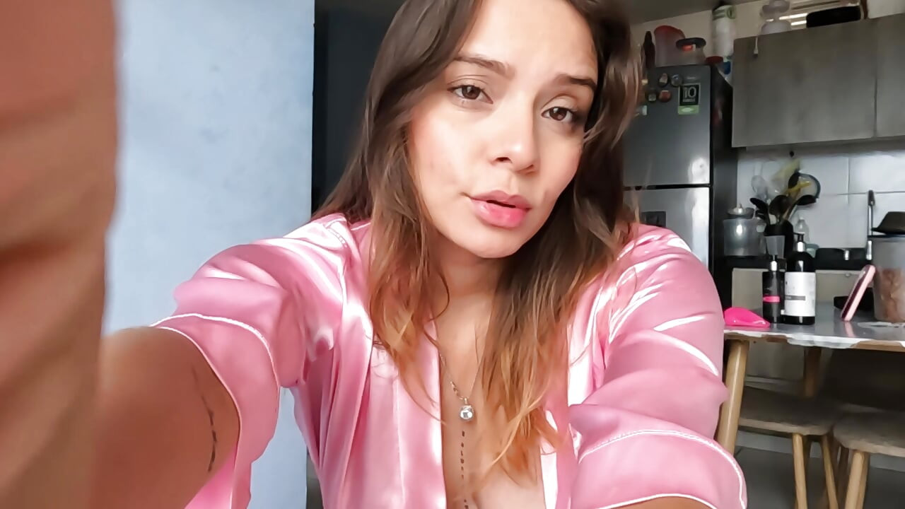 4 meses de gravidez me dá o leite delicioso dela