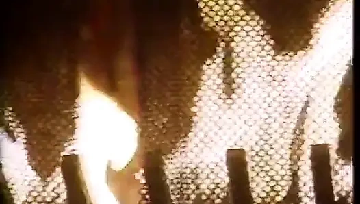 Barbii si cewek-cewek hot rambut pirang suka banget minum-minum dari furry cup