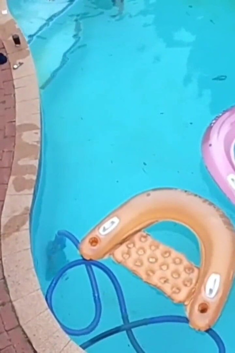 تم القبض على جيراني وهم يمارسون الجنس أثناء الطيران بطائرتي بدون طيار