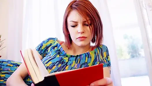 Bree Daniels ve esmer güzel amcık yalıyor ve parmaklıyor