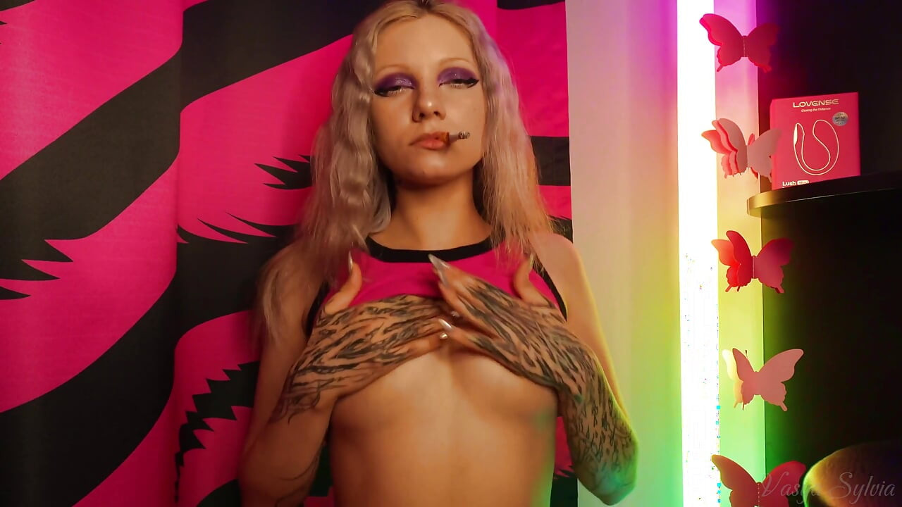 Sexy Teen Smoking a Cigarette and Shaking Her Tits!