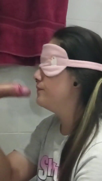 Moment spectaculos de la "Iubita îmi gustă sperma pentru prima dată"