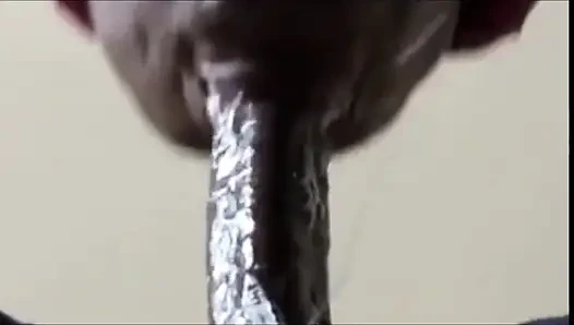 Mükemmel dudaklar- boşalırken sürtünüp yarak emmeye devam ediyor! Ağzına mı!!