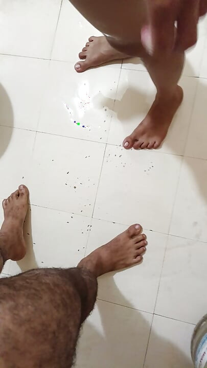 Rani ko bathroom me choda