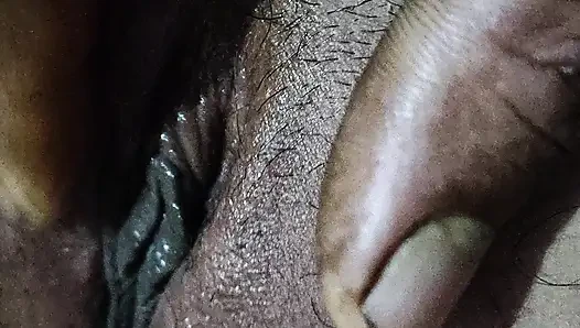 Indische desi bhabhi behaarte muschi fingert für ehemann ihre enge muschi