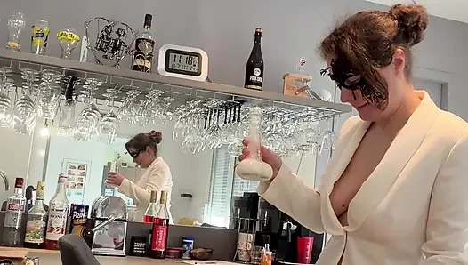 Subscribe Mym fan Faucettes takes a drink