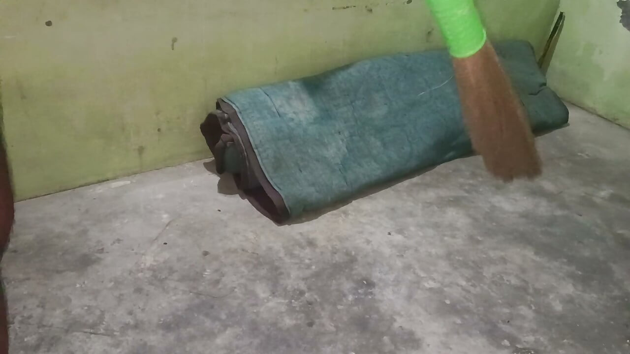 Jhadu se gand ki chudai ass fuck