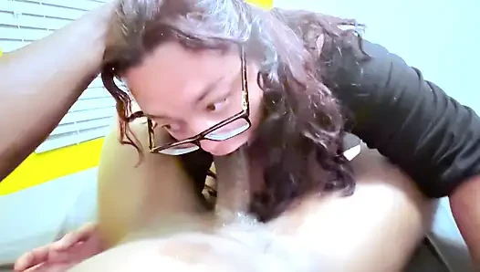 Aku pengen banget nyepong kontol besar cowok latina itu sambil aku entot kontol besar pria kulit hitam ini
