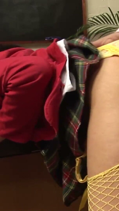 Brunette slut gives head to this handsome dude and then gets facial | Clip 2