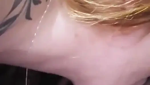 Memekku dientot habis-habisan sama malu paz sampai aku crot banyak banget