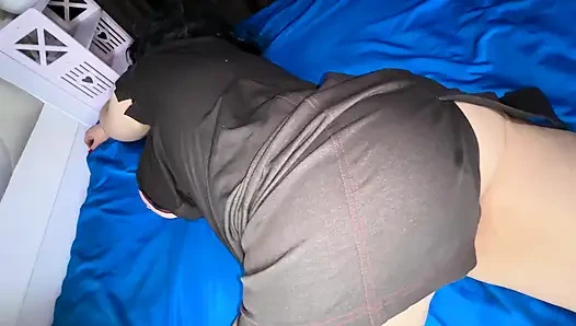 Üvey oğul büyük memeli üvey annesini anal sikiyor ve büyük götüne boşalıyor