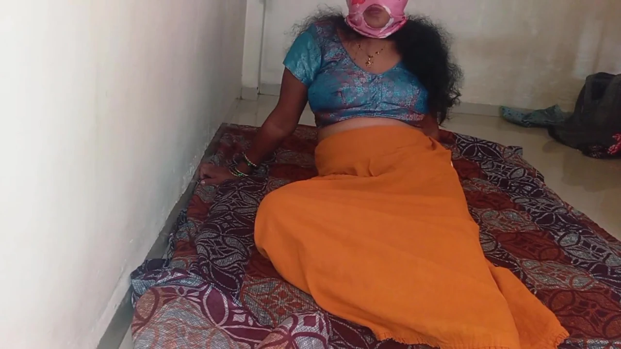 Hintli köylü büyük memeli üvey anne sikişiyor