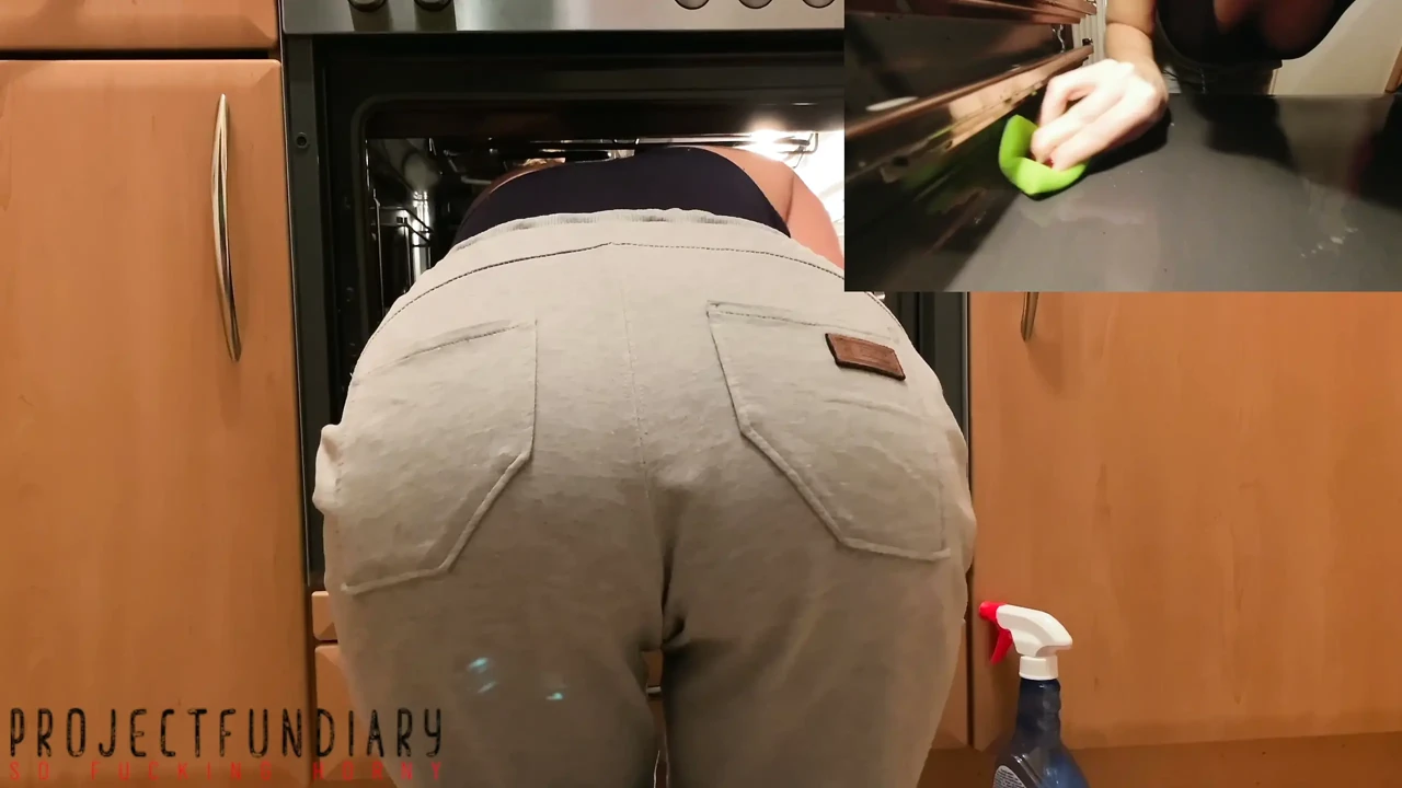 Throwback: housewife stuck in the oven