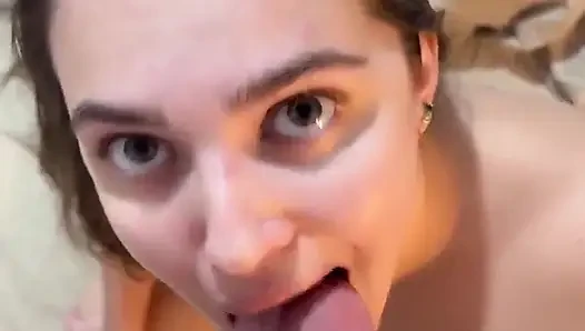 Istri Nakal Memberikan Blowjob Sampai Dia Mendapat Susu