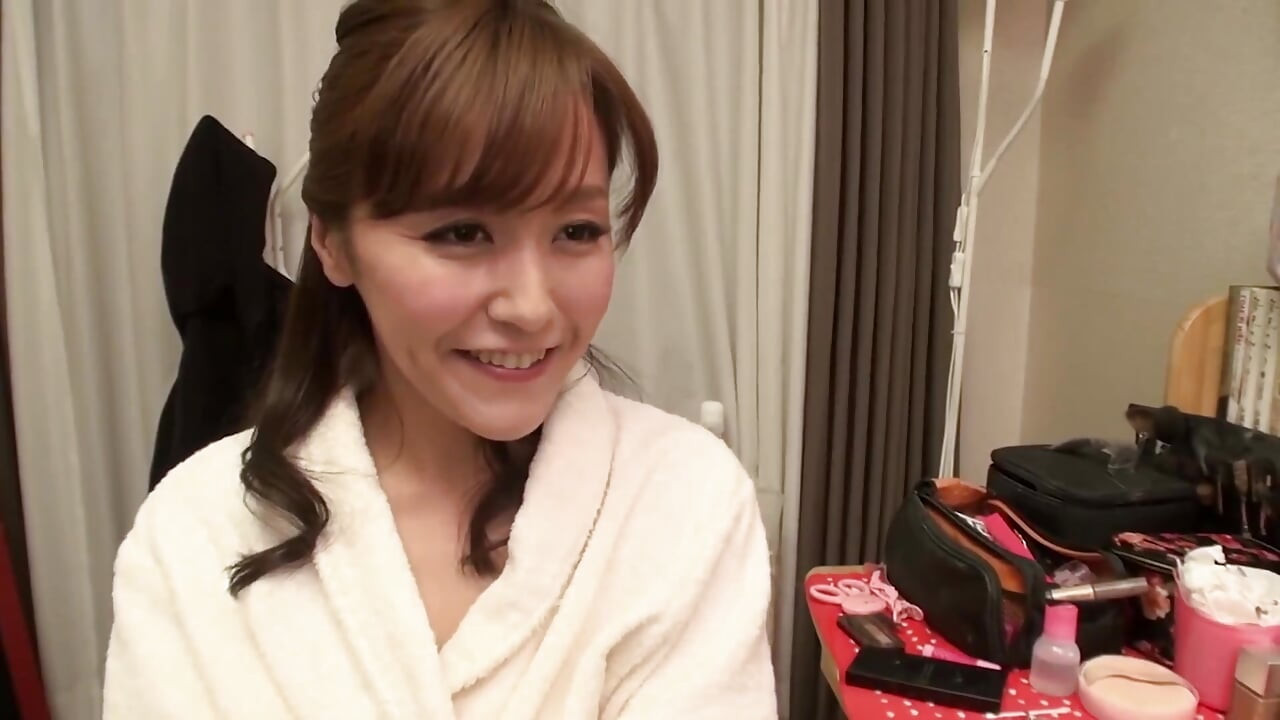 Delicadas gatas asiáticas em cena 3_delicate peluda japonesa gosta de sexo em grupo