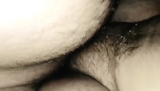 Fucked sister-in-law's juicy pussy all night and drained water on the pussy