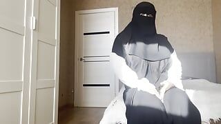 Belle-mère arabe chaude en collants