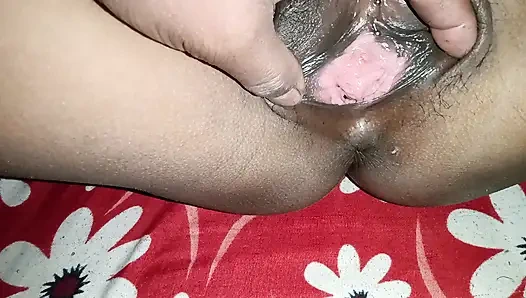 Assamese Naina Bhabhi ki kali chut aur gand me Dali ungli fir mota lund daal kar choda Puri raat.