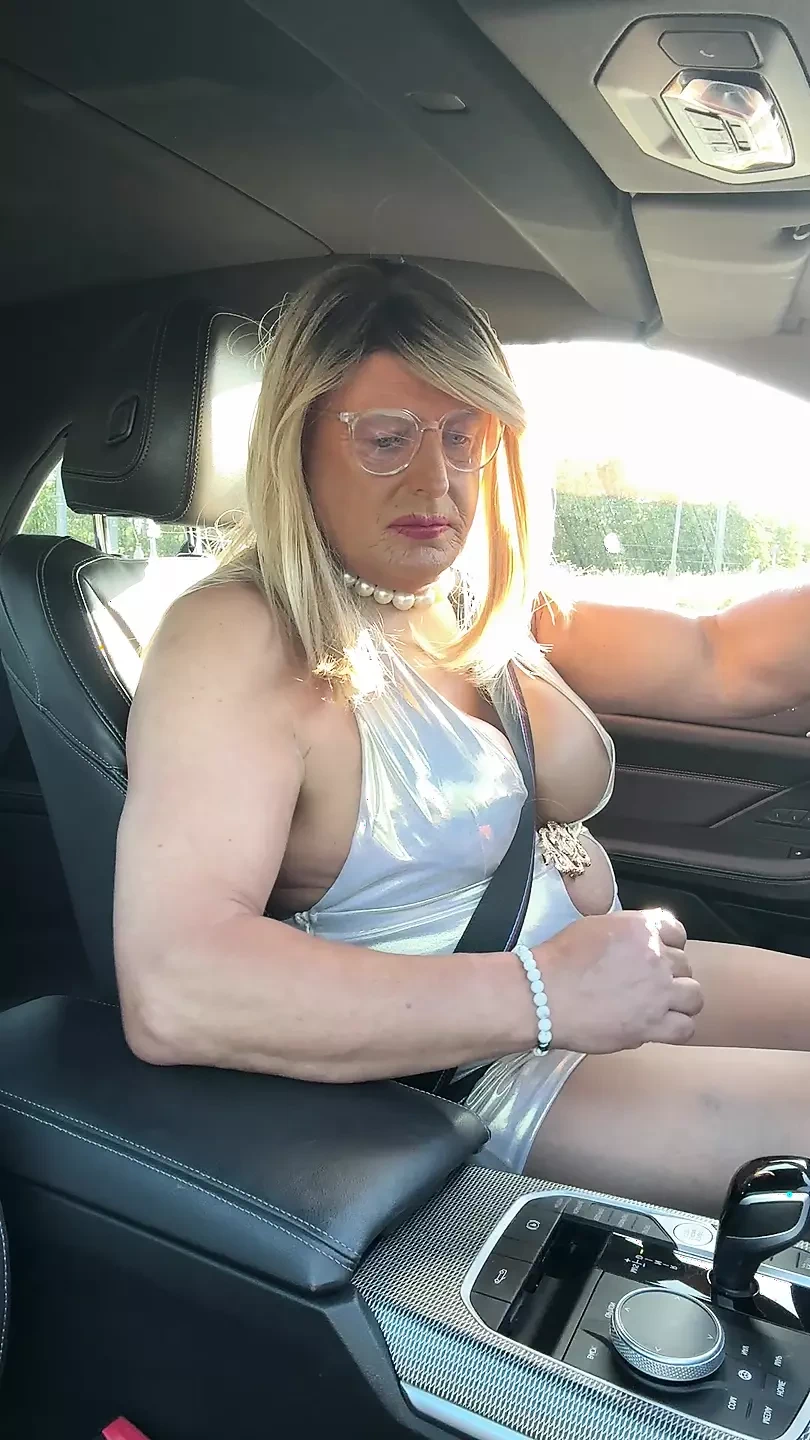 Sexy Crossdresser kellycd2022 in shiny gold dress enjoying an afternoon drive
