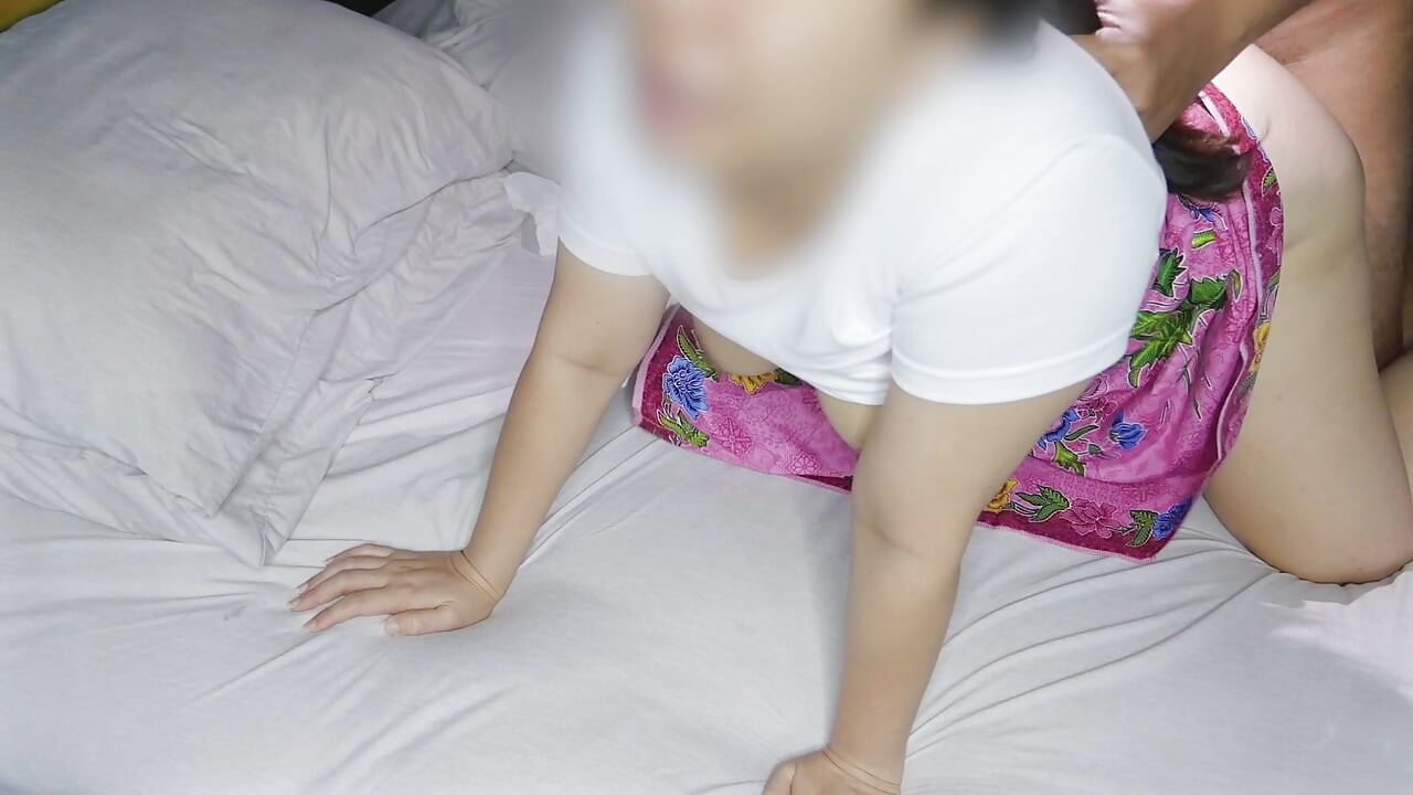 Geleneksel kıyafetler giyerken izin günümde bir erkek arkadaşımla seks yapmayı ayarladım.