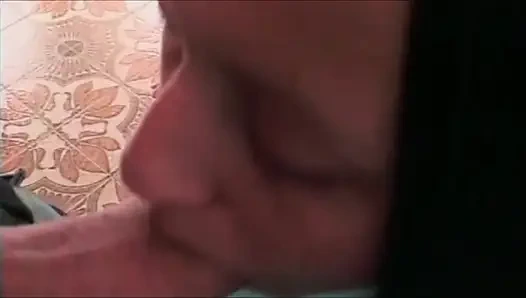 İlk Başta Biraz Utangaçtı, Sonra 2 Penisi Yaladı Ve Casting'de Sikildi