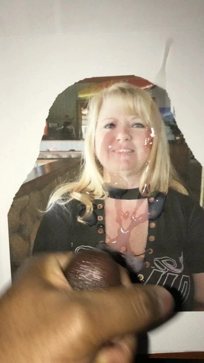 Smiling milf tributed