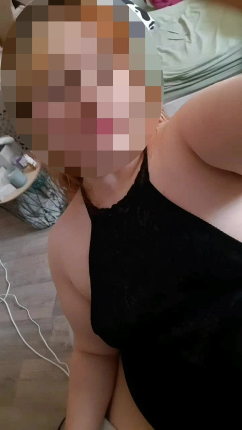 Making my big pussy vibrate while I work