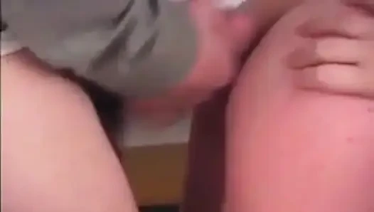Wanita pantat besar disetubuhi dari belakang
