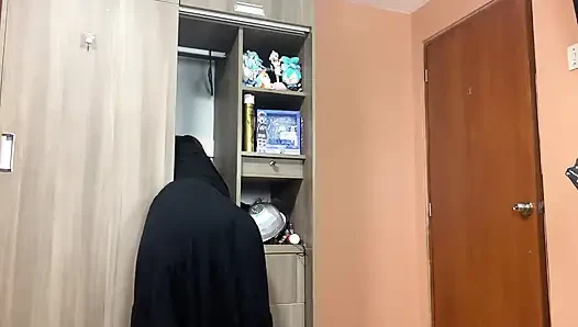 Ibu tiri terjebak di lemari pakaian - pov