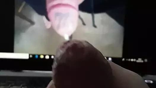 daha fazla mastürbasyon için dövmeli horoz
