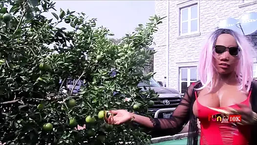 Kimberly ile öğle yemeği yiyor