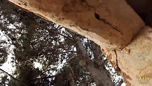 Cewek seksi rambut pirang ngentot sama teman kantornya di peternakan pedesaan