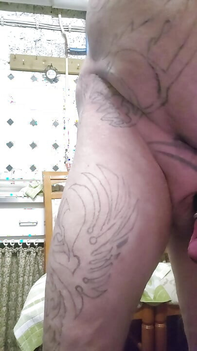 My Sxhwanz gets fucked by a machine, balls still tied up