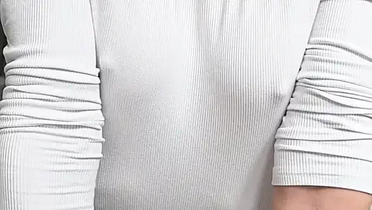 Соски без лифчика через белые леггинсы рубашки, раздевает киску сзади