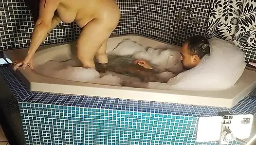 Kami pergi ke Motel!