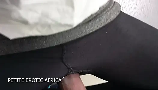 Lilltle Lovet amcığını ve götünü sikiyor