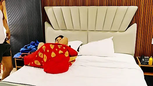 Lal pari jesi hot hardcore lady bathroom m mili uske sath sex karne ke leye bat hui phle wo na bolrhi thii fir usne soft sex karne ke leye k