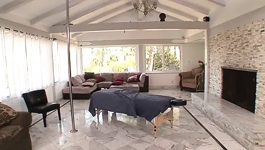 Pijat memekku sama kontolmu ... Biarkan aku menikmati ...