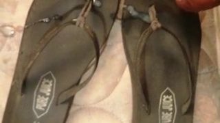 toepost sandals